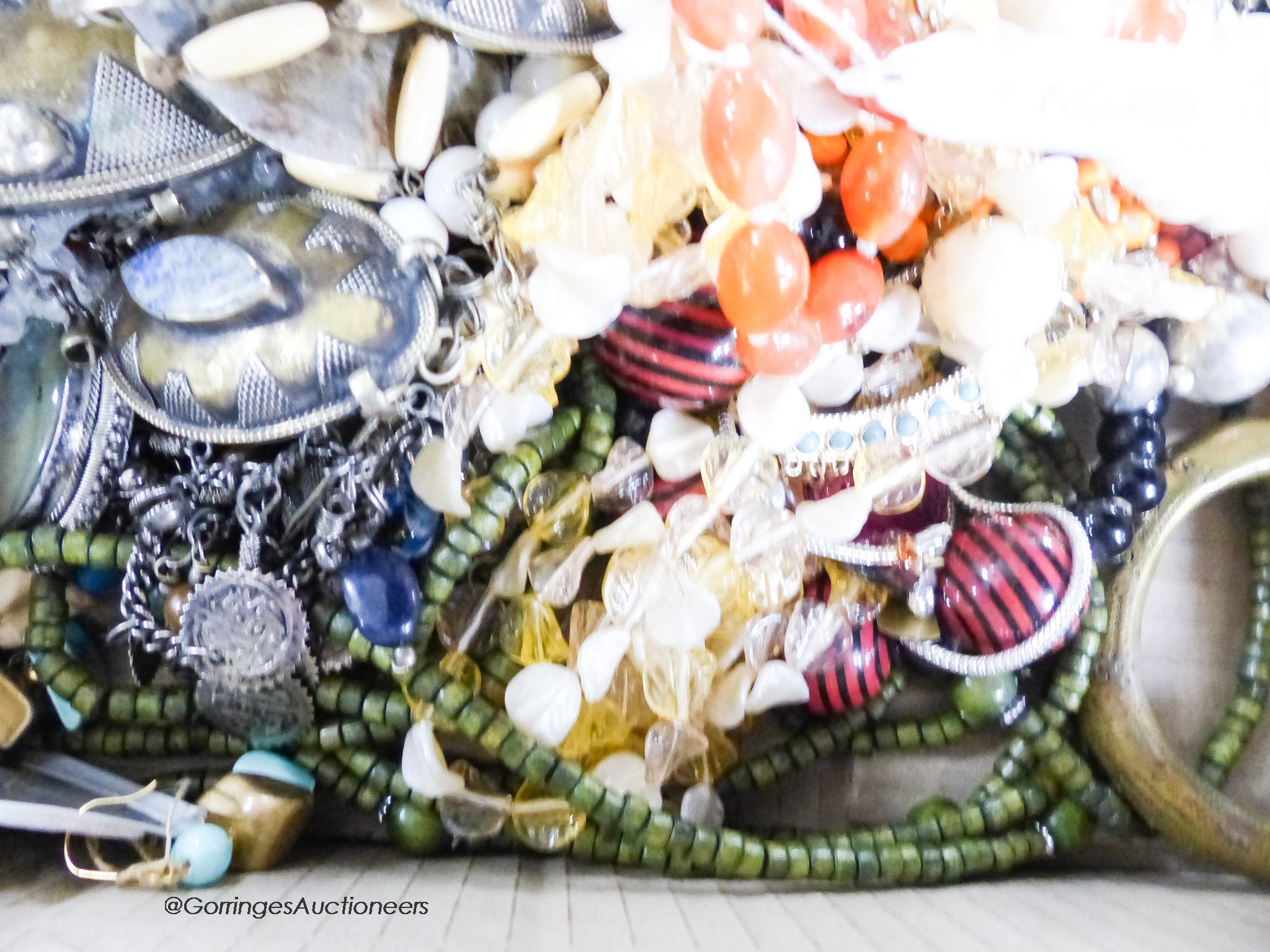 A mixed group of mainly costume jewellery including Venetian style glass heart pendant, agate bead necklace etc.